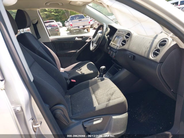 WVGBV7AX7FW501144 Volkswagen TIGUAN S