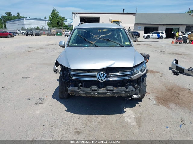 WVGBV7AX7FW501144 Volkswagen TIGUAN S