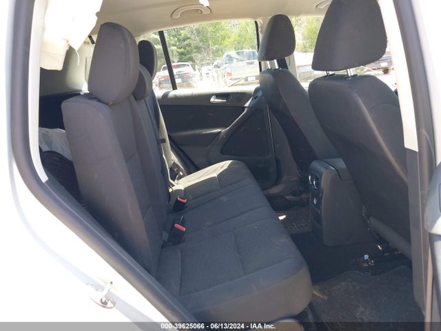 WVGBV7AX7FW501144 Volkswagen TIGUAN S