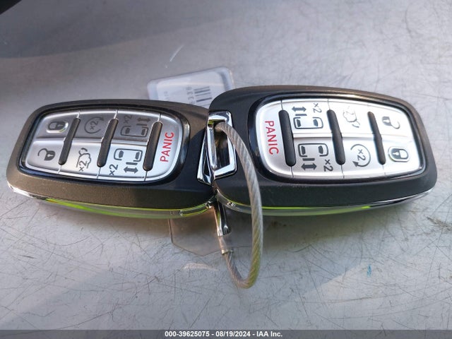 2C4RC1CG9RR136336 Chrysler Voyager Lx