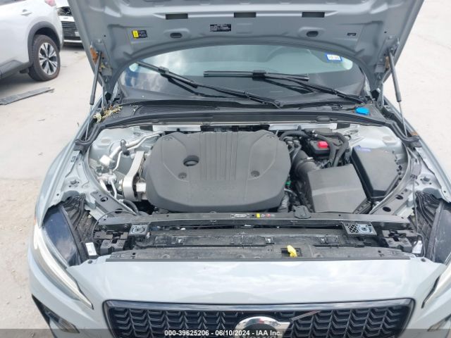 7JRL12FK1RG299423 Volvo S60 B5 Core Dark Theme