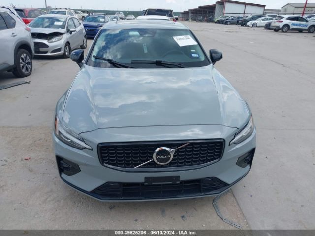 7JRL12FK1RG299423 Volvo S60 B5 Core Dark Theme