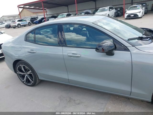 7JRL12FK1RG299423 Volvo S60 B5 Core Dark Theme
