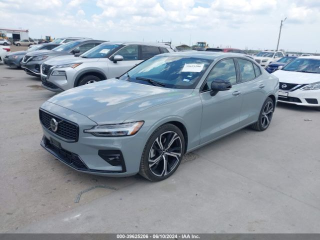 7JRL12FK1RG299423 Volvo S60 B5 Core Dark Theme