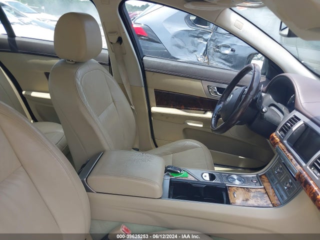 2009 JAGUAR XF SAJWA05B69HR09717 Photo 4