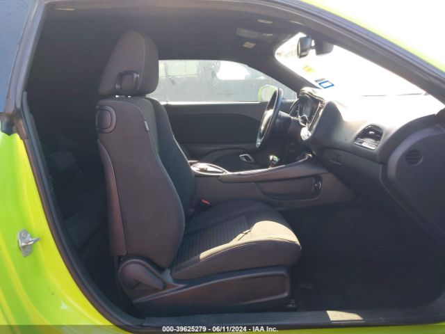 2C3CDZAT7FH775452 Dodge Challenger R/t