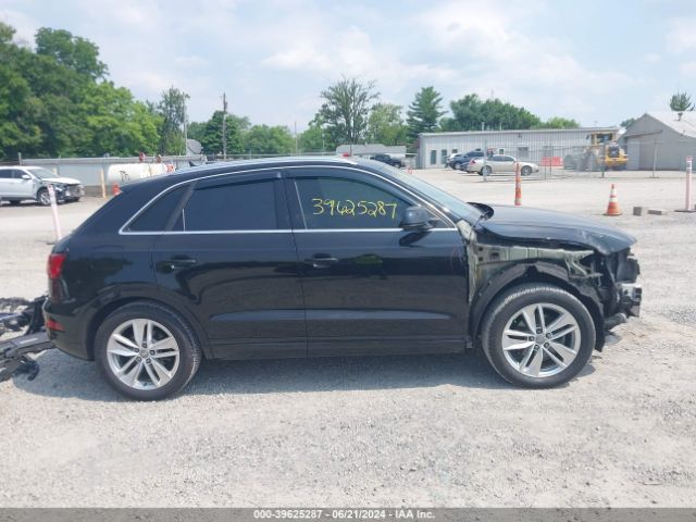 WA1JCCFS5HR005413 Audi Q3 2.0t Premium