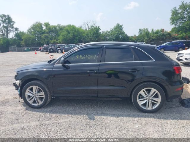WA1JCCFS5HR005413 Audi Q3 2.0t Premium