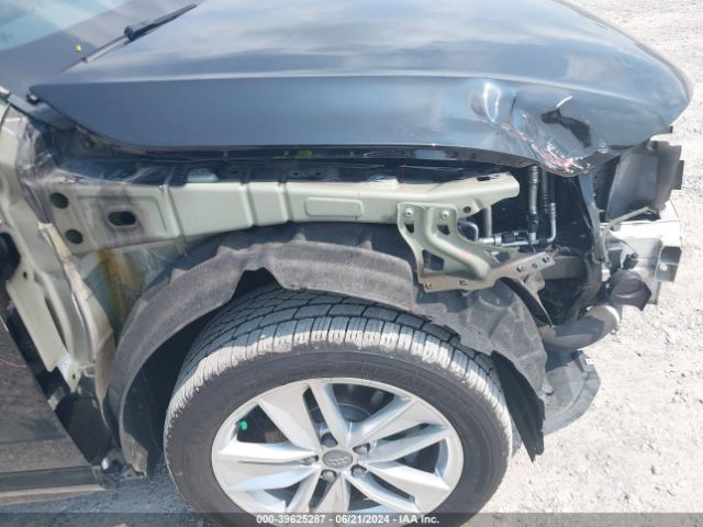 WA1JCCFS5HR005413 Audi Q3 2.0t Premium