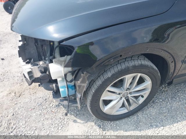 WA1JCCFS5HR005413 Audi Q3 2.0t Premium