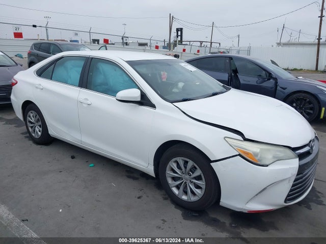 Toyota CAMRY LE 2015 4T4BF1FK7FR446834 main image