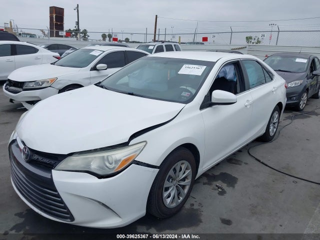 Toyota CAMRY LE 2015 4T4BF1FK7FR446834 Image 2