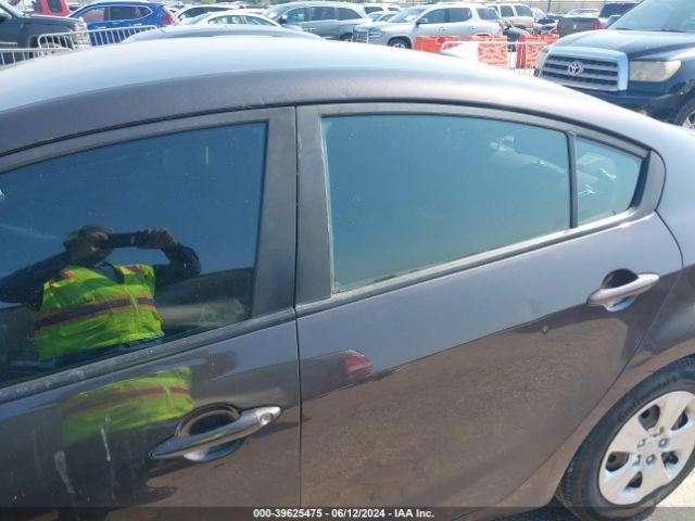 3KPFK4A75HE158621 KIA FORTE LX