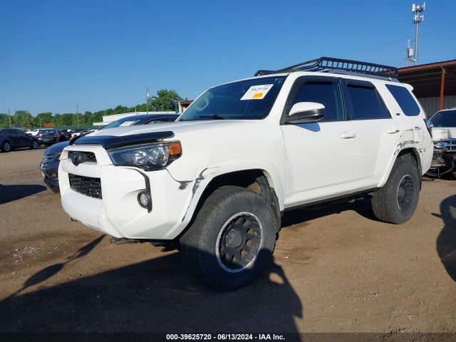 Toyota 4RUNNER SR5 2014 JTEBU5JRXE5196672 Image 2