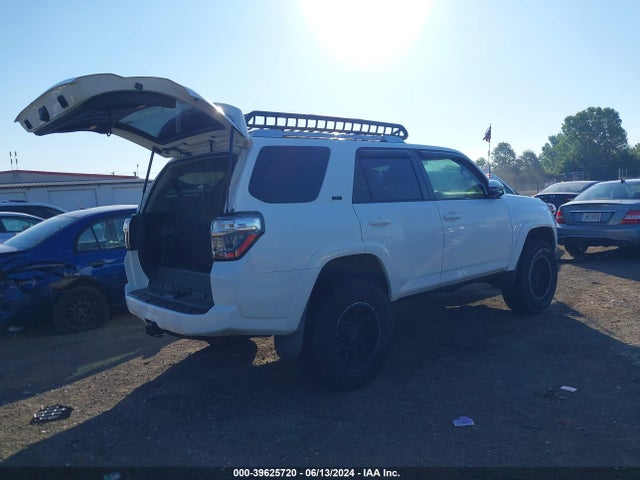 Toyota 4RUNNER SR5 2014 JTEBU5JRXE5196672 Image 4