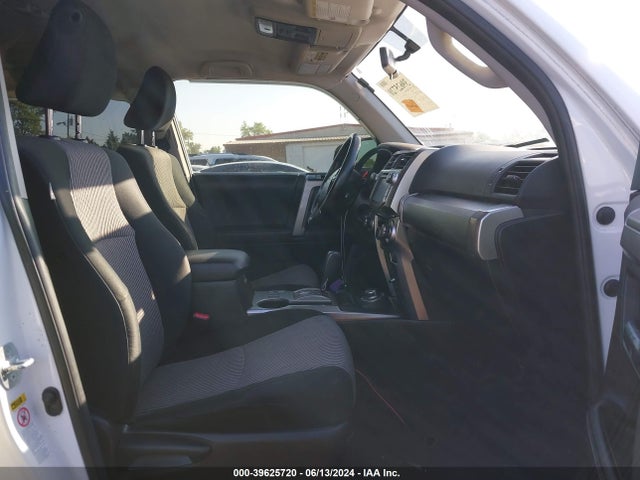 Toyota 4RUNNER SR5 2014 JTEBU5JRXE5196672 Image 5