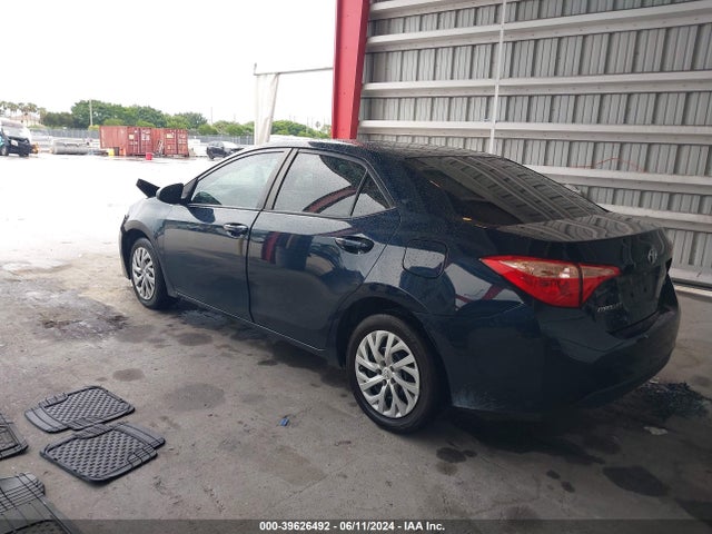 Toyota COROLLA LE 2018 2T1BURHE8JC038911 Image 3