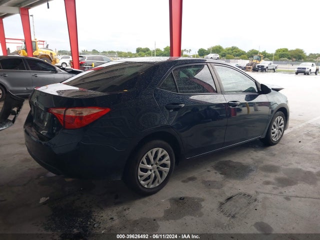 Toyota COROLLA LE 2018 2T1BURHE8JC038911 Image 4