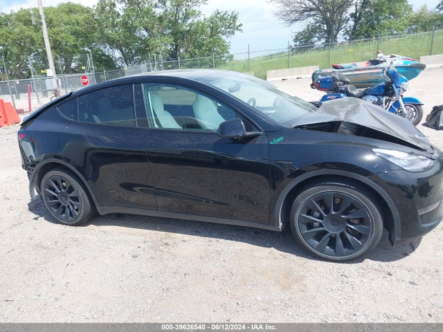 7SAYGAEE0NF575669 Tesla Model Y Long Range Dual Motor All-wheel Drive