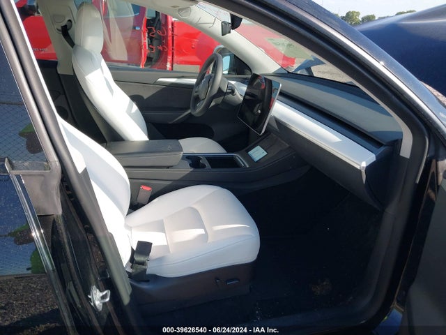 7SAYGAEE0NF575669 Tesla Model Y Long Range Dual Motor All-wheel Drive