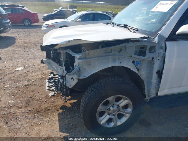 Toyota 4RUNNER SR5 2019 JTEBU5JR9K5668419 Image 12