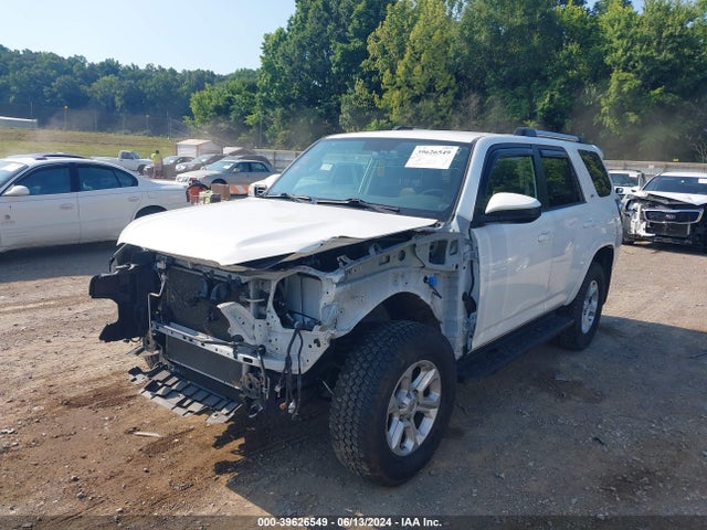 Toyota 4RUNNER SR5 2019 JTEBU5JR9K5668419 Image 2