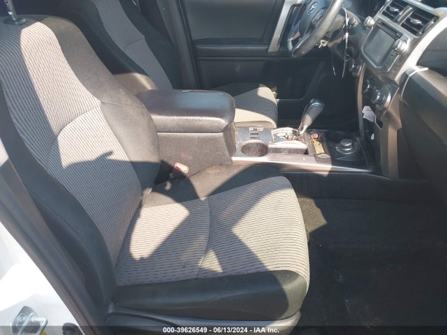 Toyota 4RUNNER SR5 2019 JTEBU5JR9K5668419 Image 5