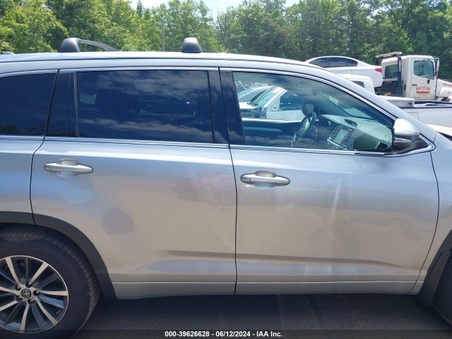 Toyota Highlander Xle 2018 5TDJZRFH6JS864240 Image 13