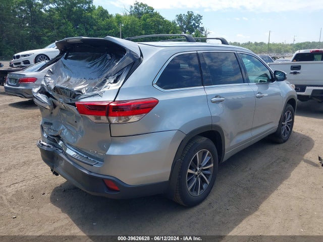 Toyota Highlander Xle 2018 5TDJZRFH6JS864240 Image 4