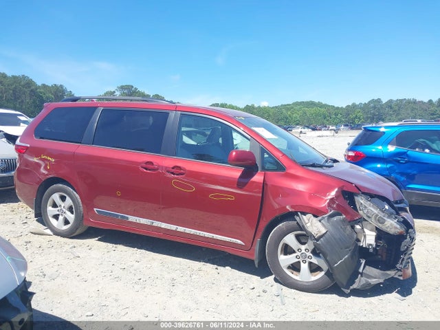 Toyota Sienna Le 8 Passenger 2018 5TDKZ3DC6JS950964 Image 13