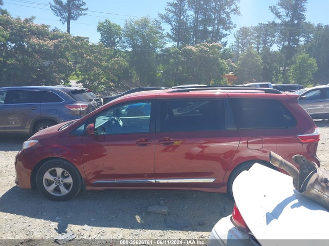 Toyota Sienna Le 8 Passenger 2018 5TDKZ3DC6JS950964 Image 14