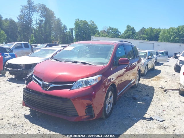 Toyota Sienna Le 8 Passenger 2018 5TDKZ3DC6JS950964 Image 2