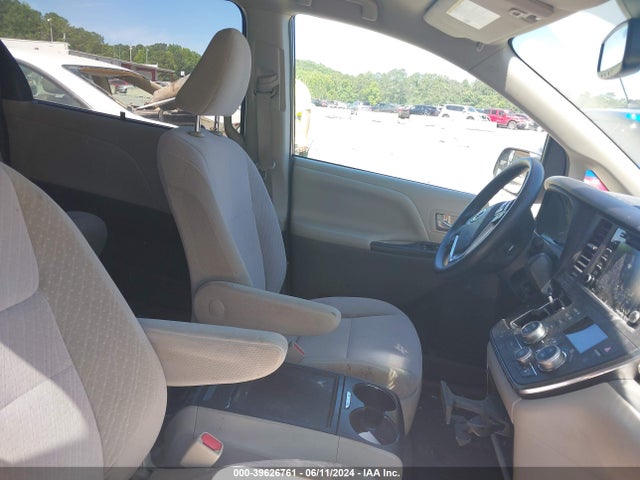 Toyota Sienna Le 8 Passenger 2018 5TDKZ3DC6JS950964 Image 5