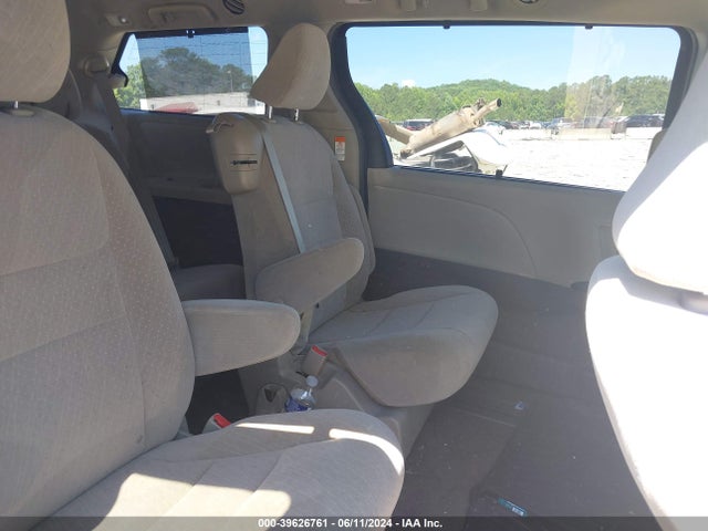 Toyota Sienna Le 8 Passenger 2018 5TDKZ3DC6JS950964 Image 8