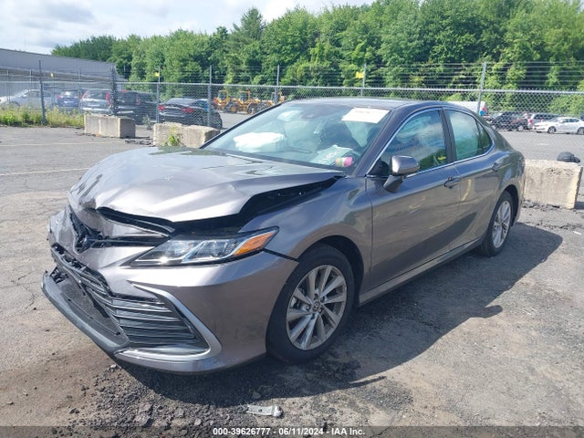 Toyota CAMRY LE 2024 4T1C11BK8RU127336 Image 2