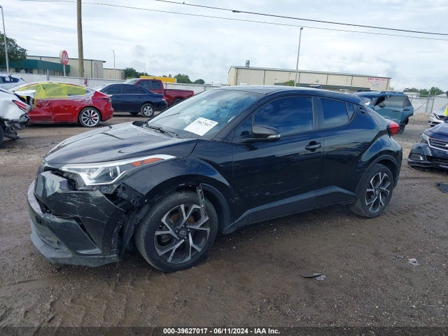Toyota C-HR XLE 2018 NMTKHMBX9JR010008 Image 2