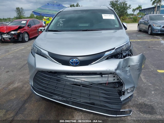 Toyota SIENNA XLE 2024 5TDYRKEC7RS182927 Image 12