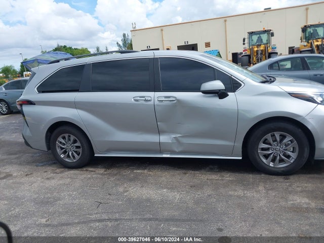 Toyota SIENNA XLE 2024 5TDYRKEC7RS182927 Image 13
