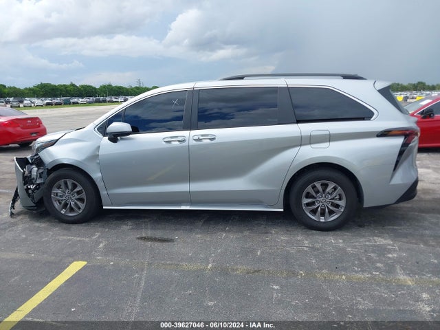 Toyota SIENNA XLE 2024 5TDYRKEC7RS182927 Image 14