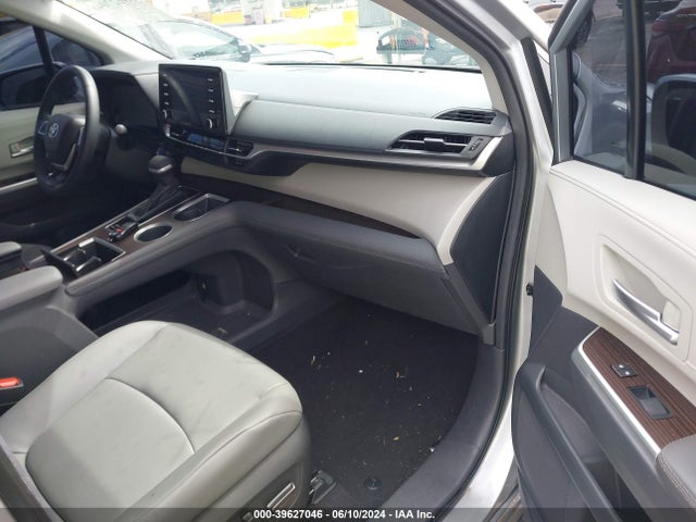 Toyota SIENNA XLE 2024 5TDYRKEC7RS182927 Image 5