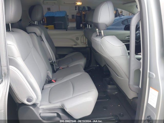 Toyota SIENNA XLE 2024 5TDYRKEC7RS182927 Image 8