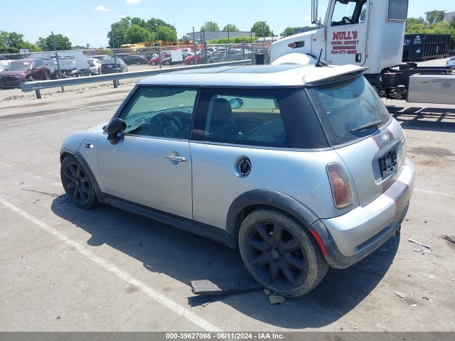 2002 MINI COOPER S WMWRE334X2TD53825 Photo 2