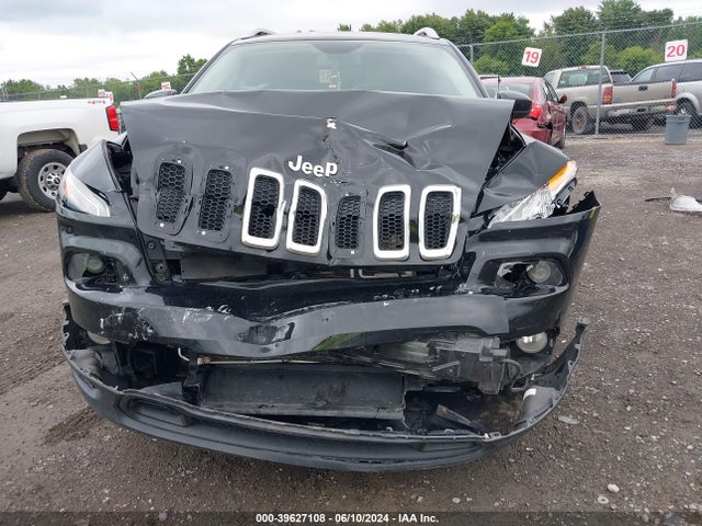 1C4PJMCX8JD517682 Jeep Cherokee Latitude 4x4