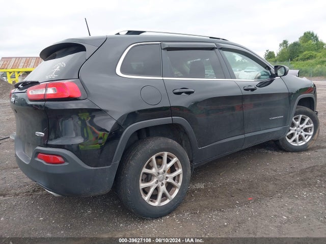 1C4PJMCX8JD517682 Jeep Cherokee Latitude 4x4