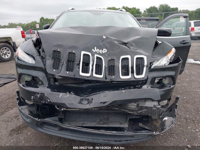 1C4PJMCX8JD517682 Jeep Cherokee Latitude 4x4