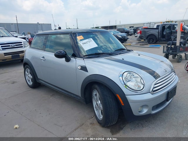 2010 MINI COOPER WMWMF3C55ATU77433 Photo 0