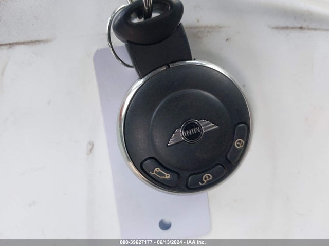 2010 MINI COOPER WMWMF3C55ATU77433 Photo 10