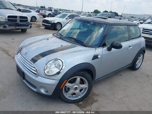 2010 MINI COOPER WMWMF3C55ATU77433 Photo 1
