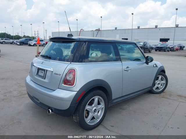 2010 MINI COOPER WMWMF3C55ATU77433 Photo 3