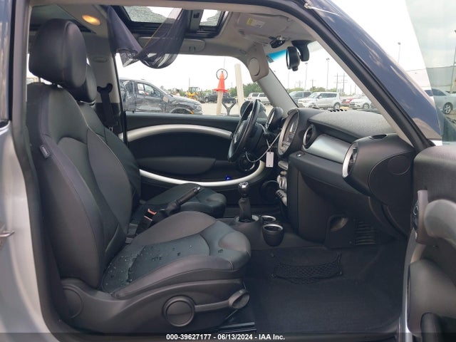 2010 MINI COOPER WMWMF3C55ATU77433 Photo 4